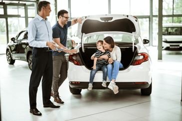 family-purchasing-a-car-at-dealership
