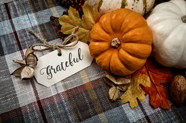 pumpkin-on-table-with-grateful-tag-thanksgiving