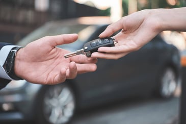 handing-over-keys-to-new-car